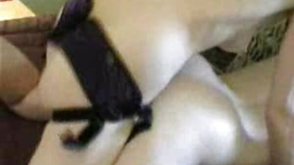 கறுப்பு முடி கொண்ட BBW கவர்ச்சியான ஜானெல் தனது சுயஇன்பத்தின் தனிப்பாடலில்