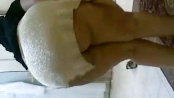காம கருமையான தோலுடைய ஹூக்கர் அன்னி க்ரூஸ் தனது இனிப்பு கிட்டியை ஹாட் மேன் மூலம் நக்கினார்