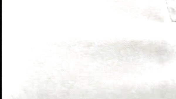 MMF செக்ஸ் வீடியோவில் குள்ளநரி ஜப்பனீஸ் பெண் தனது ஊறவைக்கும் யோனியை டில்டோ கொண்டு துளைக்கிறார்