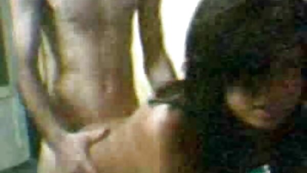வடிவான காகசியன் பெண் லிஸி லண்டன் கொழுத்த டிக் மூலம் அடிக்கப்படுகிறாள்