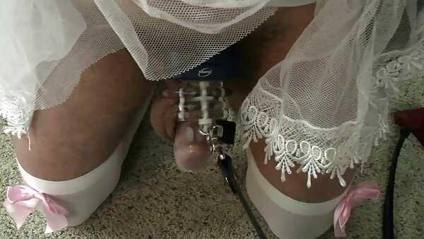 ஸ்வெல்ட் இந்தியன் டீன் ஃபெரோஸ் தனது ஈரமான ஸ்னாட்சை டில்டோவுடன் புணர்ந்தார்